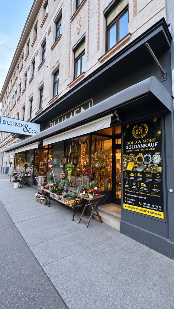 Eingangsbereich der Filiale Krottenbachstraße 52 über das Blumengeschäft Blume & Co.